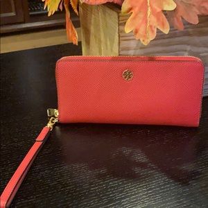 Brand new Tory Burch wallet with wristlet handle